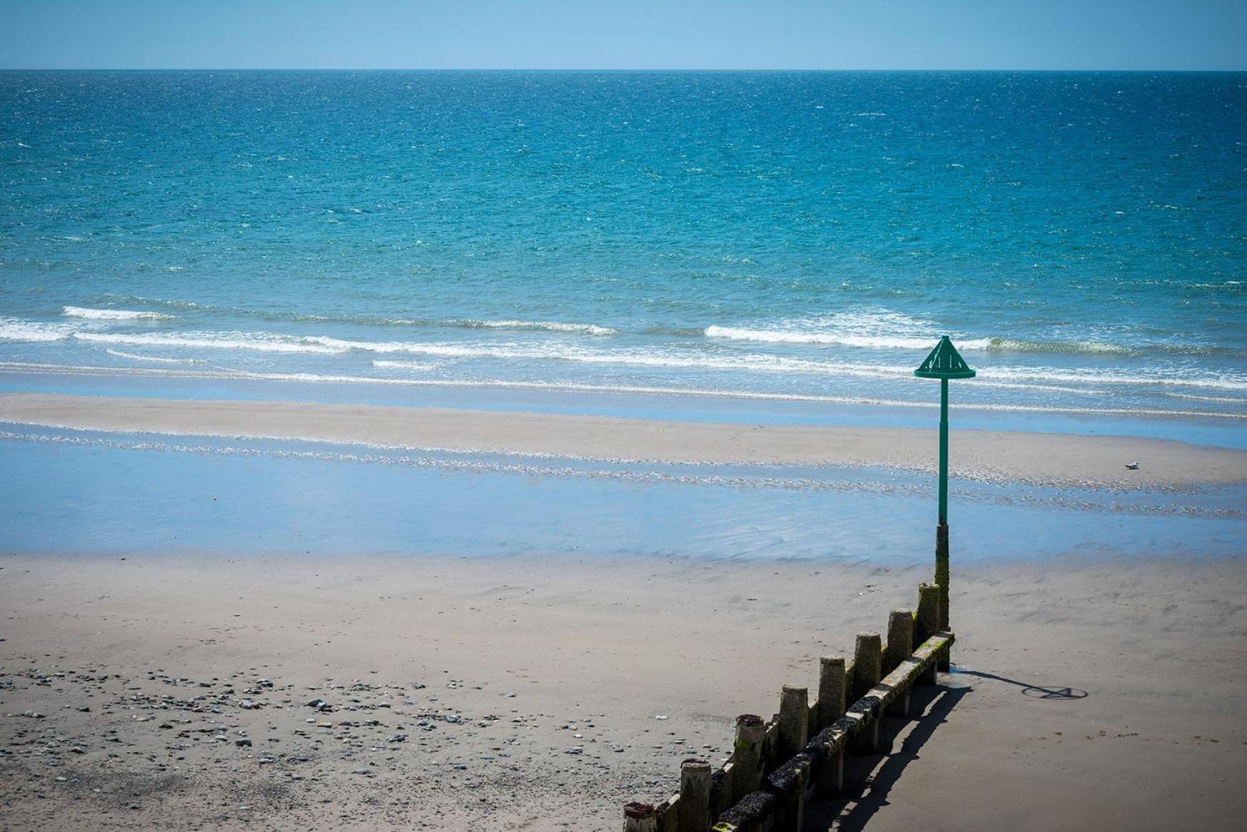 Sound Of The Sea, Beach Front Bungalow With Hot Tub, In タウィン エクステリア 写真